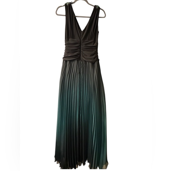 Fashion  Black and Green Pleated Maxi Gown - Picture 3 of 7